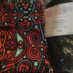 LuLaRoe Kids S/M leggings (fits size 2T-6)